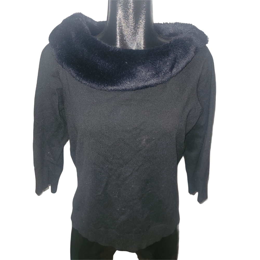 Laura Black Cropped Sleeve Top with Boat Neckline And Faux Fur Collar Size L